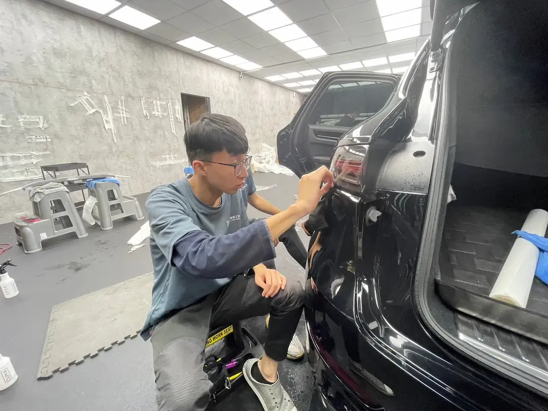 汽車包膜車體包膜汽機車包膜犀牛皮