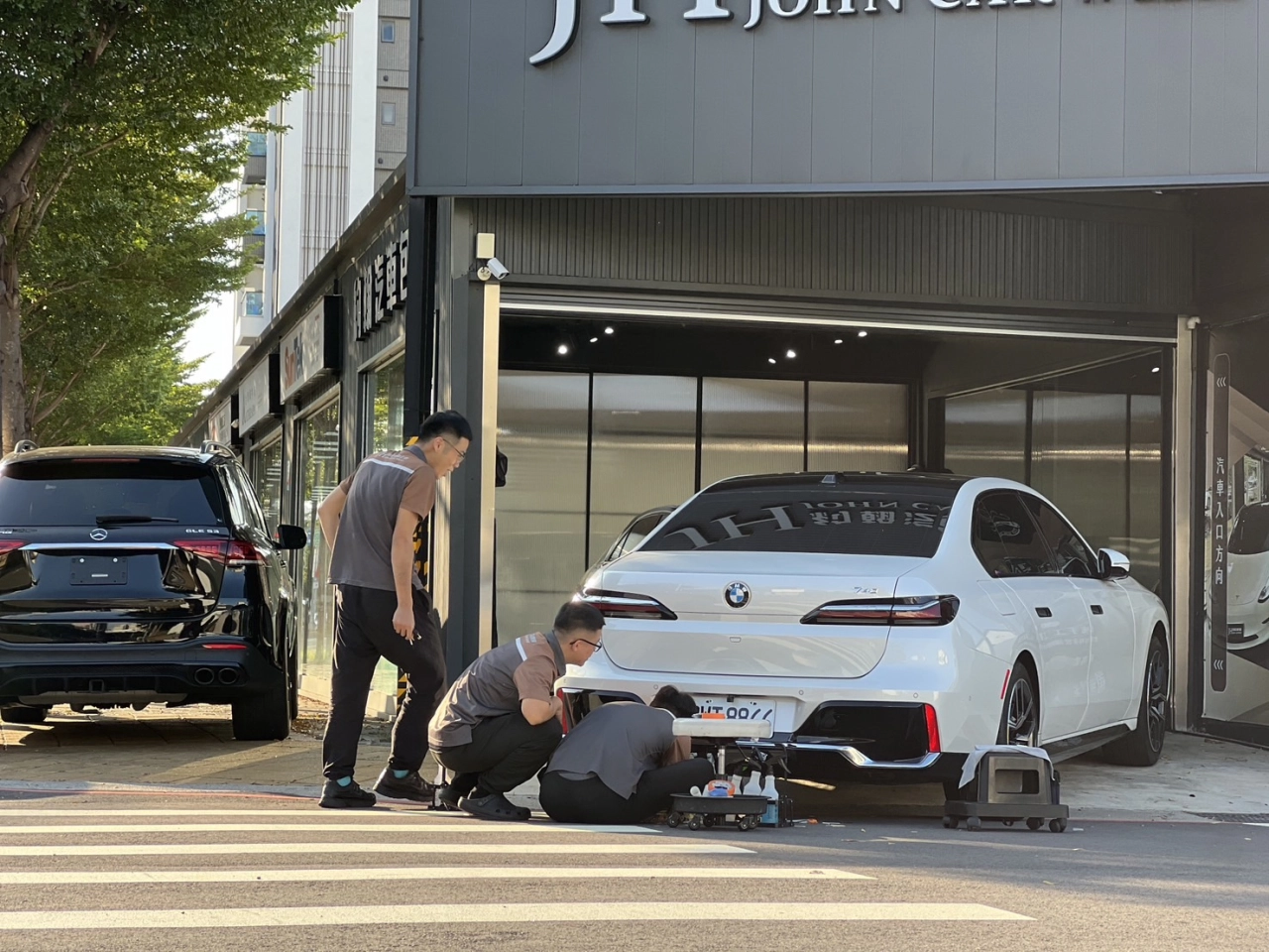 汽車包膜車體包膜汽機車包膜透明犀牛皮